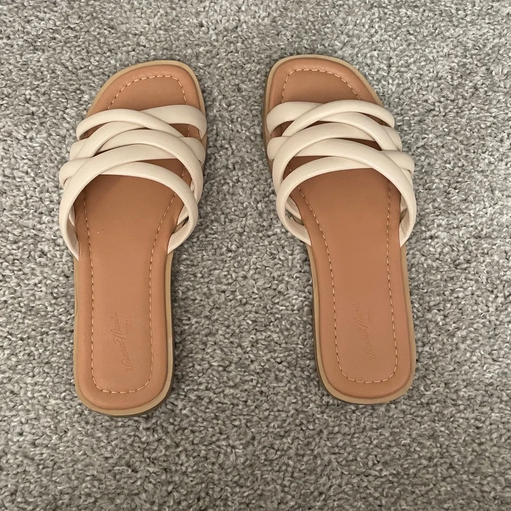 *Target sandals* - Picture 1 of 4